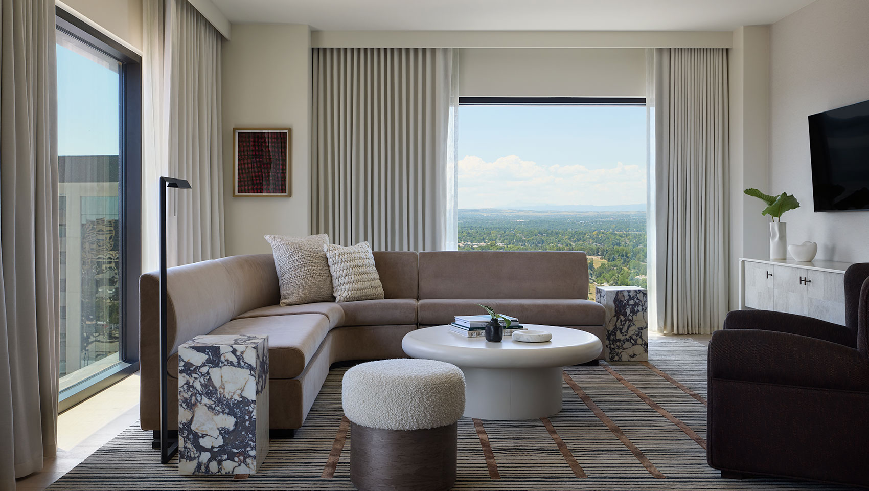 Suite with view of city