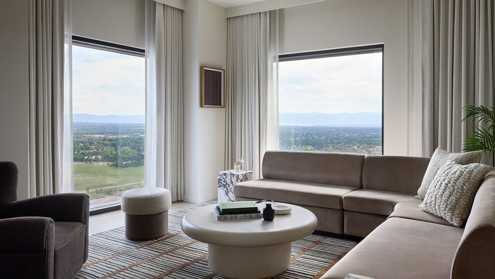 1 Bedroom Spa Suite Living Area