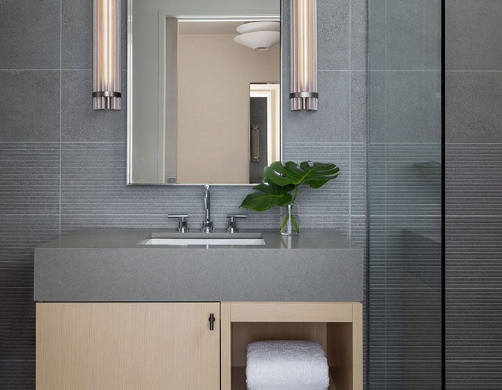 claret guest bathroom