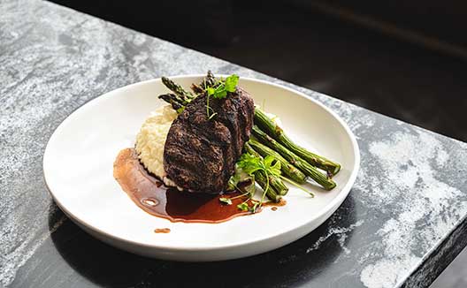 Tender filet with whipped potato, fried leek and grilled asparagus